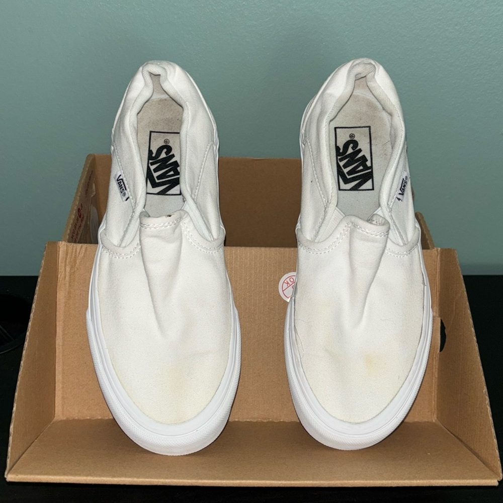 Women’s 7 White Slip-on Vans
